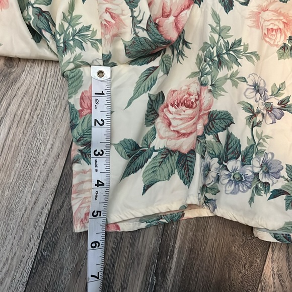 VTG 90’s Romper Cottagecore Pastel Floral SZ 6 with Pearl buttons - Picture 9 of 9